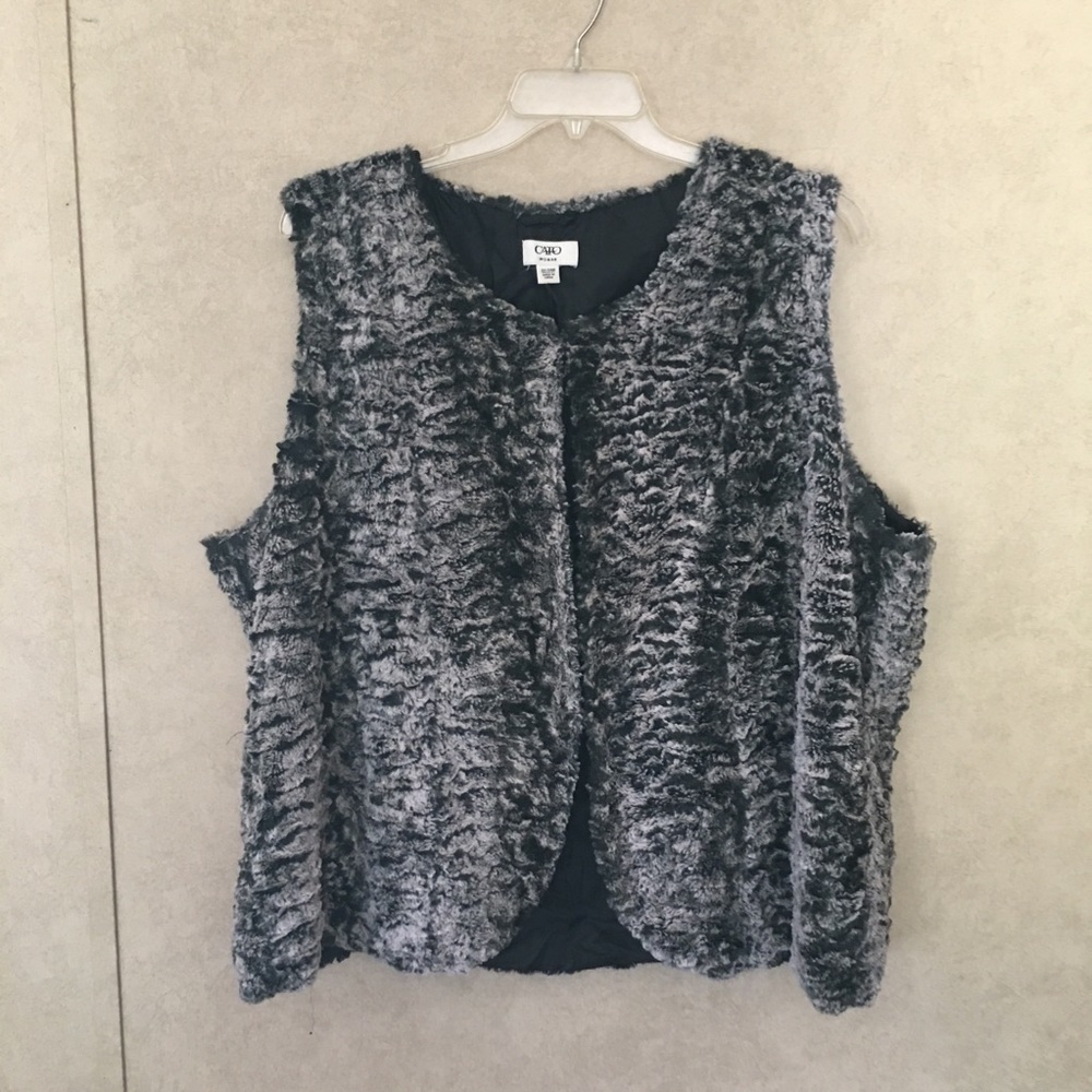 💝Cato Fuzzy Black and Gray Vest